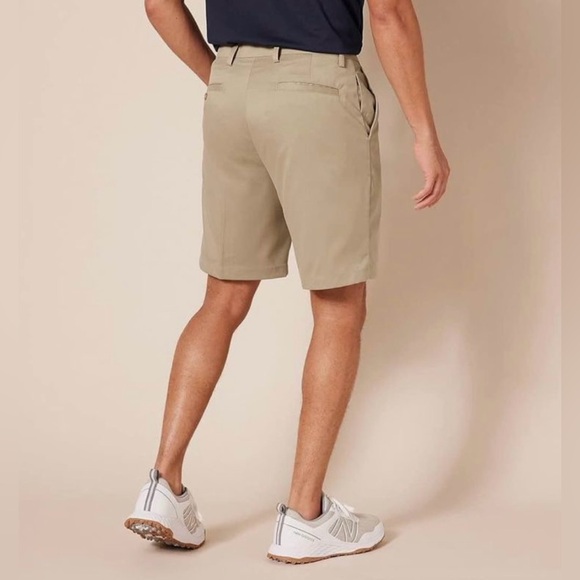 NEW Mens Classic Fit Wrinkle Free Beige Shorts Size‎ 38 - Picture 2 of 7